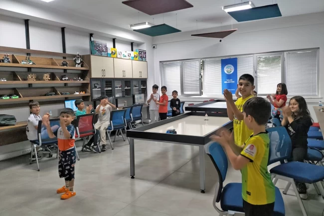 Kayseri Talas'tan geleceğin teknoloji yıldızlarına yaz desteği