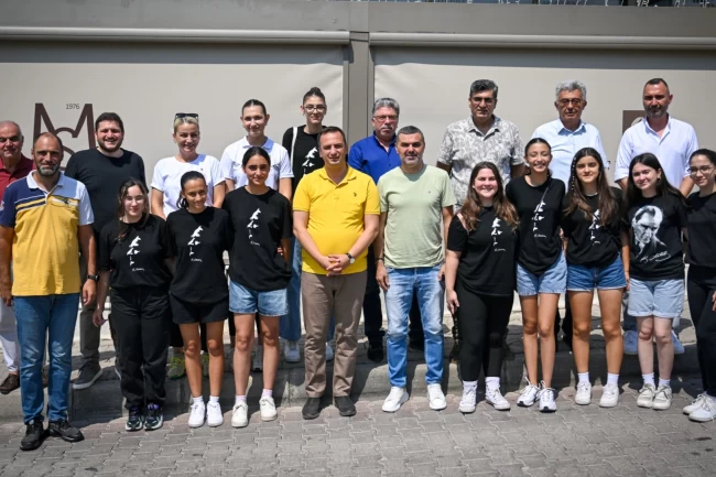 Bornova'nın sultanları set vermeden zirvede