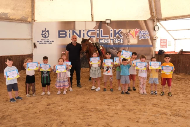 Kocaeli'de minik biniciler at sevgisiyle büyüyor
