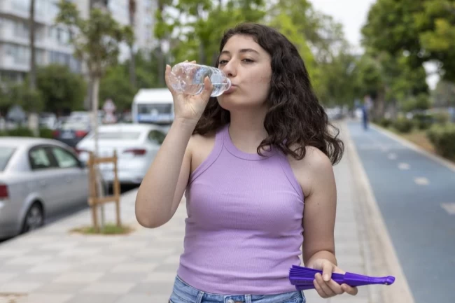Mersin'de artan hava sıcaklığına karşı uyarılar