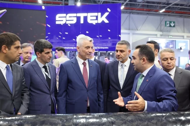 Bakan Bolat, IDEF'te Türkiye'nin savunma sanayi gücüne ortak oldu