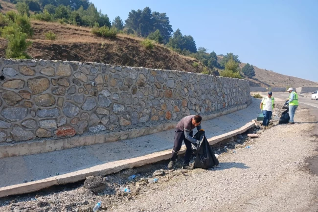 Bursa Büyükşehir'den yangın bölgelerinde çevre temizliği