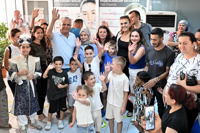 Muratpaşa'da Başkan Uysal'dan sünnet çocuklarına ziyaret