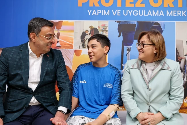 Mehmet Efe'nin hayali gerçek oldu: Protezle ilk maçını oynadı