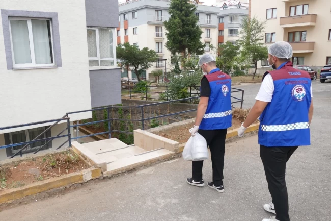 Bin 805 aileye evde sıcak yemek