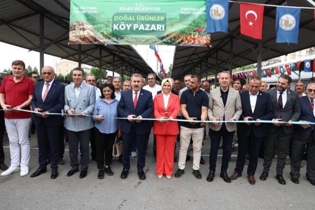 Sivas'ta doğal ürünler ve köy pazarı hizmete açıldı