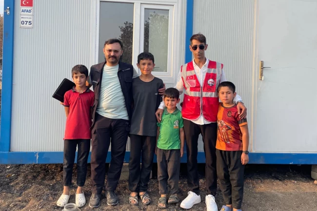 Kahramanmaraş'ta Ülkü Ocakları'ndan yangınzede çocuklara anlamlı destek