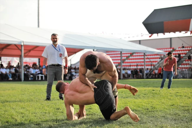 2. Geleneksel Taha Akgül Karakucak Güreşleri'nde Şampiyon Feyzullah Aktürk oldu