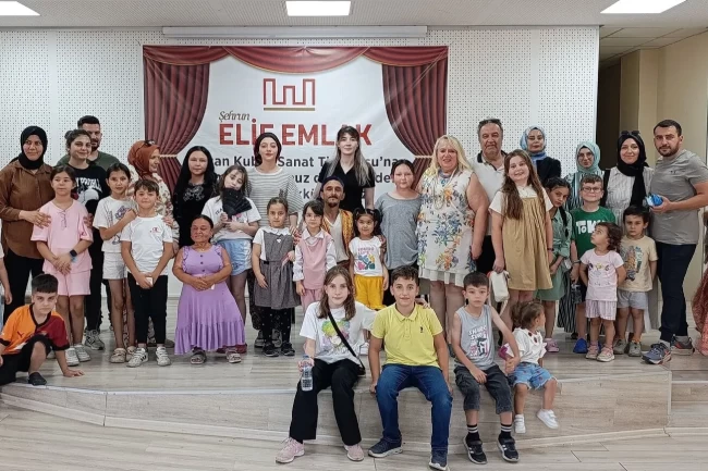 'Yağmur Hanım'ın Konağı' dakikalarca ayakta alkışlandı