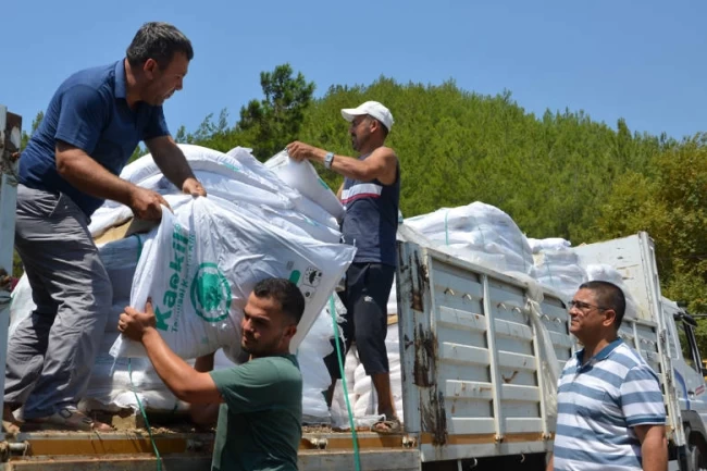 Antalya Büyükşehir'den Alanyalı çiftçilere 10 ton kaolin kili desteği