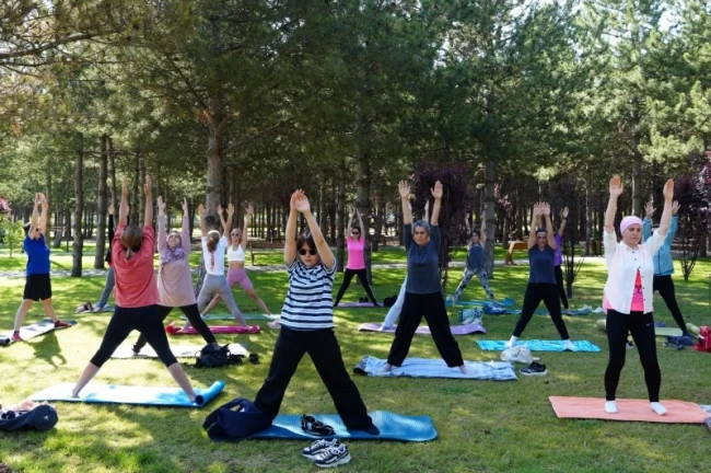 Eskişehir'de 2 bin kişi açık havada sporun keyfini çıkardı