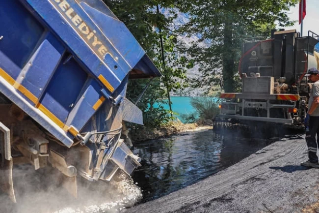 Antalya'da Oymapınar Barajı çevresindeki yolları asfaltlanıyor