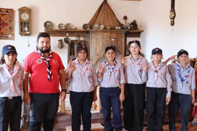 Genç izciler doğa ile iç içe keyifli bir deneyim yaşadı