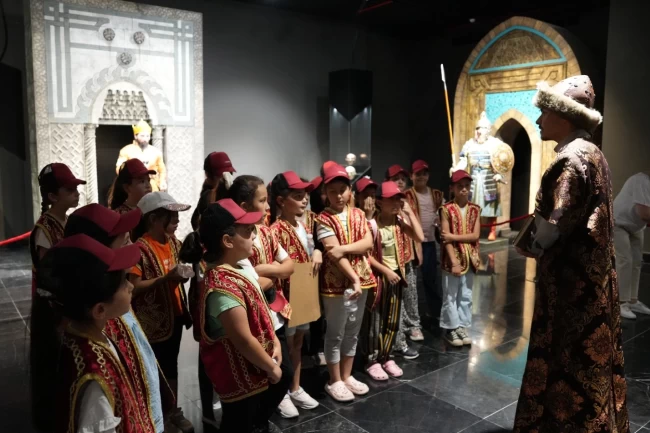Konya'da 3 bin öğrenci 6 tarihi mekanda 6 tarihi karakteri tanıyor