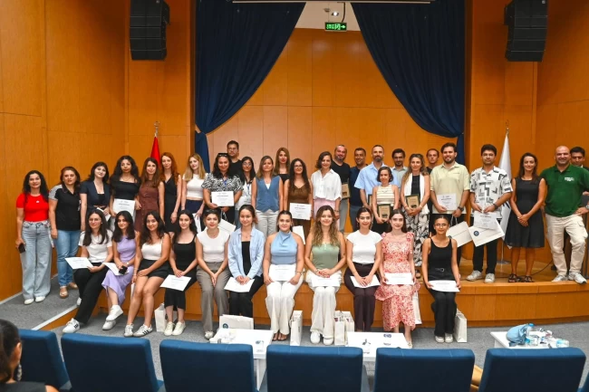 Karabağlar Akademi ilk mezunlarını verdi