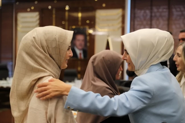 Bakan Göktaş, Bingöl'de şehit aileleri ve gazilerle "Terörsüz Türkiye Kardeşlik Sofrası"nda buluştu