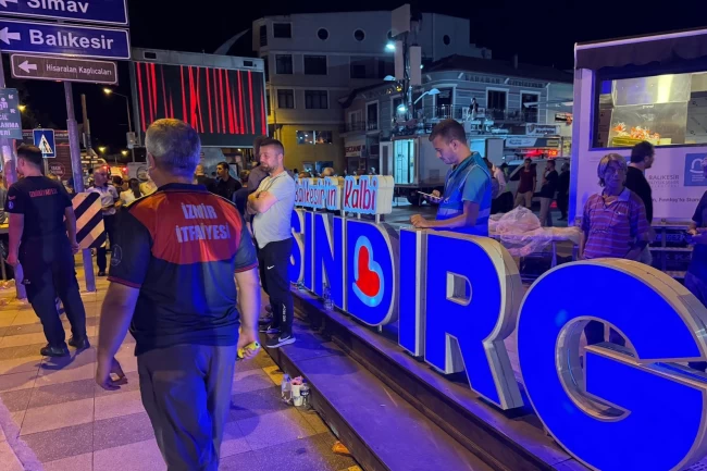 İzmir İtfaiyesi Balıkesir görevinde