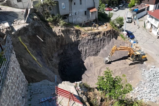 Kocaeli Gölcük'te toprak kaymasına ani müdahale