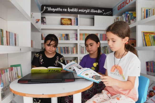 Gezici Kütüphane çocukları bilgiyle donatıyor
