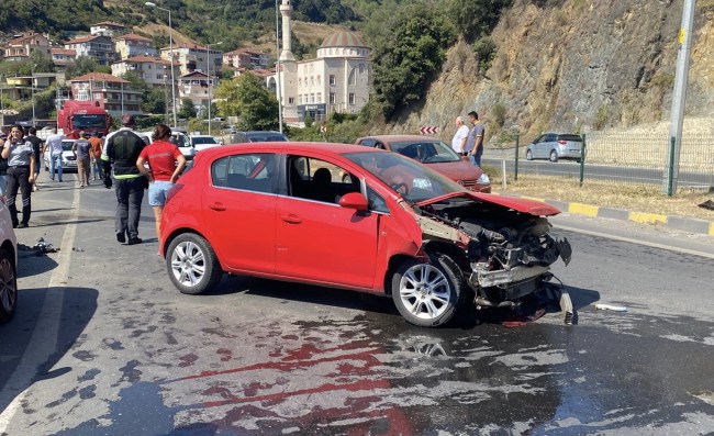 Kdz.Ereğli’de zincirleme trafik kazası: 5 araç birbirine girdi