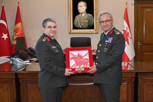 Kara Kuvvetleri ve Genelkurmay'da devir teslim