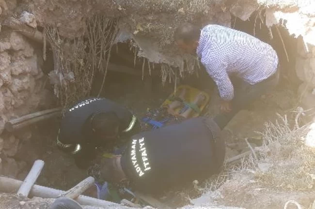 Adıyaman'da göçük altında kalan yaşlı kadın itfaiye ekiplerince kurtarıldı