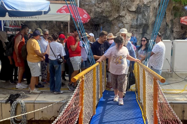 Muratpaşa'dan özel çocuklara mavi yolculuk