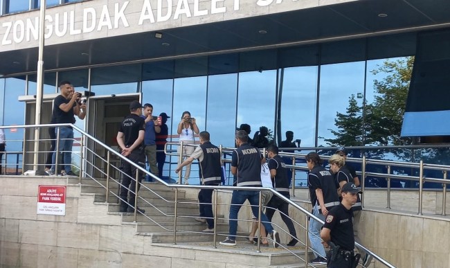 Dolandırıcı karı-koca adliyede