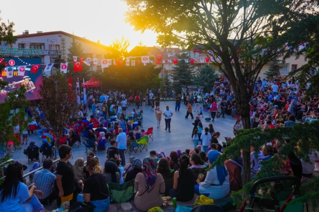 Kibar Feyzo Keçiören'de kahkaha dolu bir gece yaşattı
