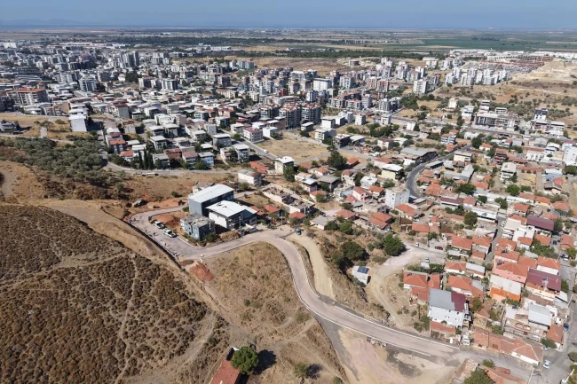 İzmir Çiğli'de yol ve park çalışmaları hız kesmeden sürüyor