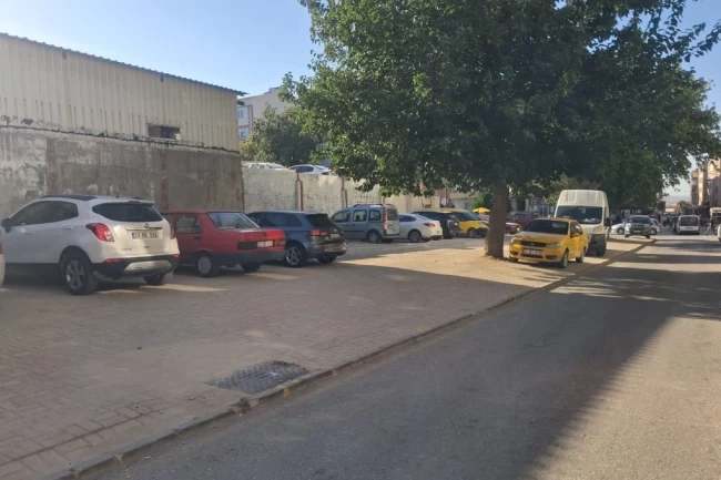 Edirne Keşan'da kaldırımlar otoparka dönüştü!