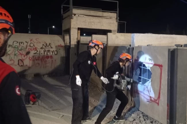 Kahramanmaraş'ta Bacıyan Timi'nden enkaz tatbikatı