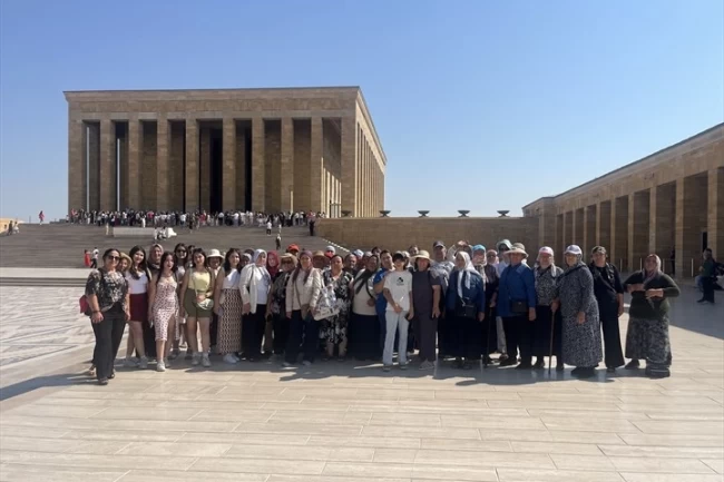 Denizli'den Ankara'ya vefa yolculuğu: Kadınlar Atatürk'ü ziyaret etti