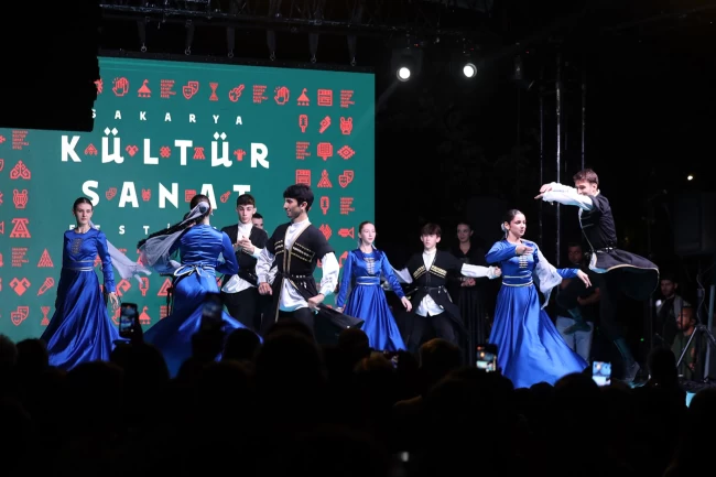 Sakarya'da Kafkas ve İç Anadolu'da şölen gibi akşam
