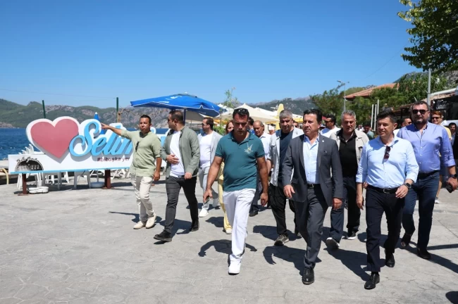 Başkan Aras Marmaris'te vatandaşlarla bir araya geldi