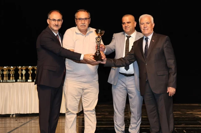 Bursa'da amatör spor kulüplerine kupa töreni