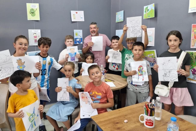 Ayvalık'ta minik sanatçılar karikatür atölyesinde buluştu