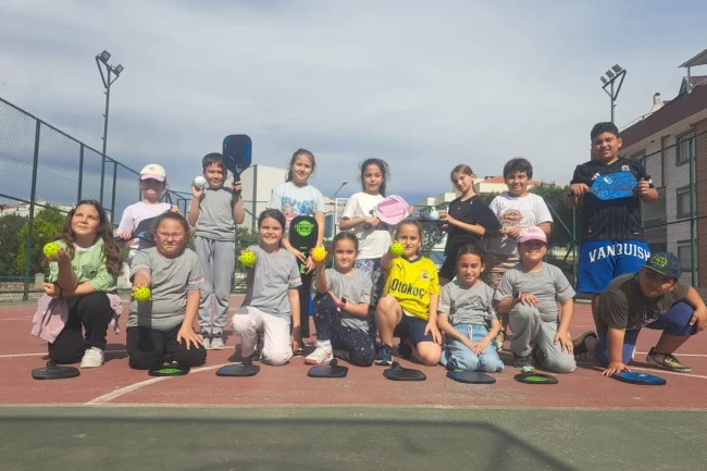 İzmir'de Bostanlıspor'dan Pickleball için "Aile Okulu"