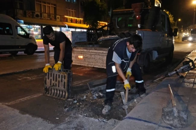 Eskişehir'de gece bakım ve temizlik çalışması