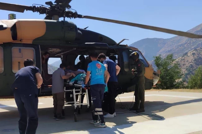 TSK helikopteri, Şemdinli'deki gebeyi Van'a ulaştırdı