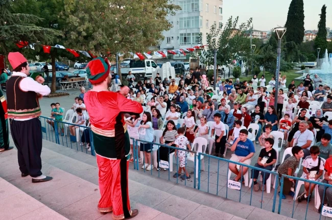 Kocaeli Gebze'de mahalle sineması coşkusu devam ediyor