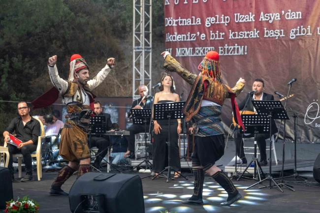 İzmir Bornova'da 30 Ağustos'un 103. yılı büyük coşkuyla kutlandı