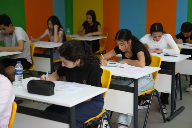 İstanbul Bakırköylü gençlerden YKS'de büyük başarı