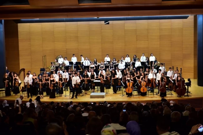 Bursa'da Zafer Bayramı ruhu müzikle yankılandı