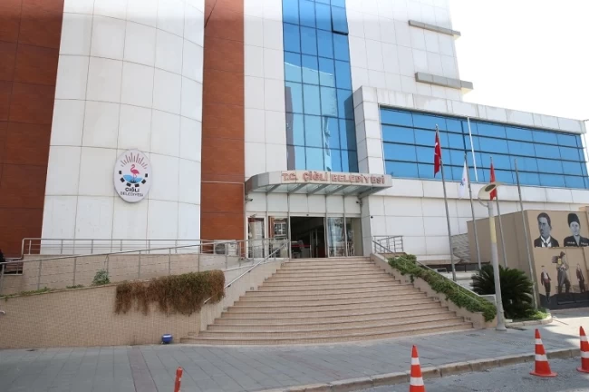 İzmir Çiğli'den üniversite öğrencilerine "Çiğli'nin Yıldızları" bursu