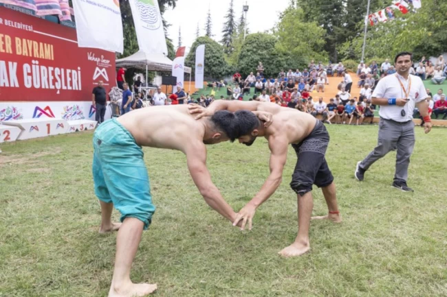 Mersin'de Ata sporu güreşle Zafer coşkusu yaşandı