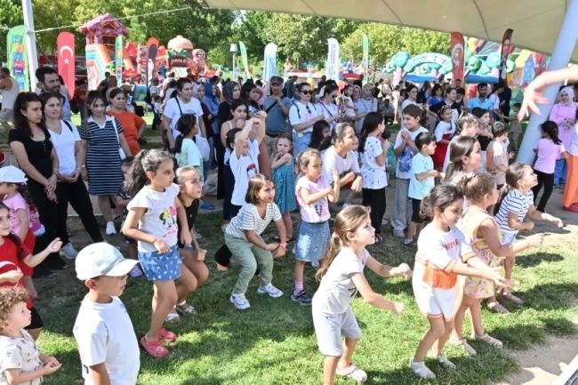 Manisa'da çocuklara Zafer Bayramı şenliği düzenlendi