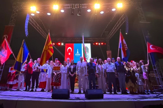 Balkan coşkusu İzmir'de sürüyor