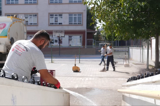 Ankara Keçiören Belediyesi'nden okullarda temizlik seferberliği