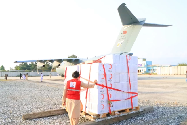 Türkiye'den Afganistan'a 25 tonluk insani yardım